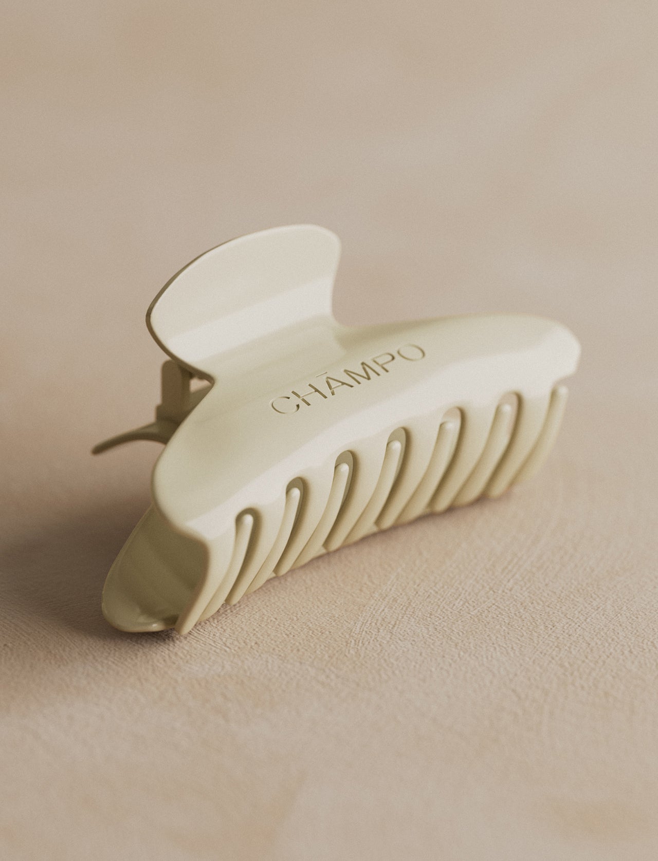 Signature claw clip